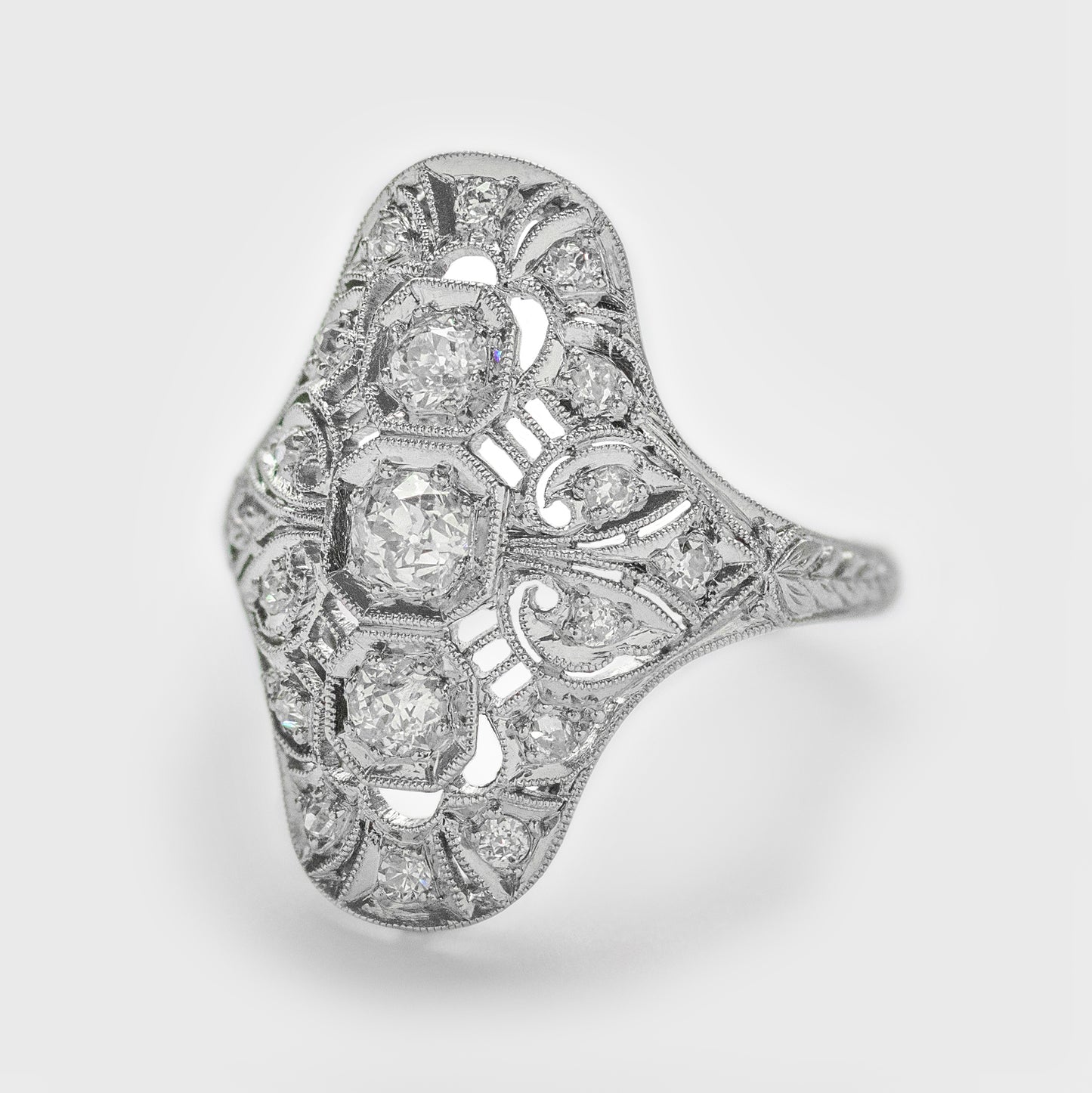 Art Deco Diamond Ring in Platinum