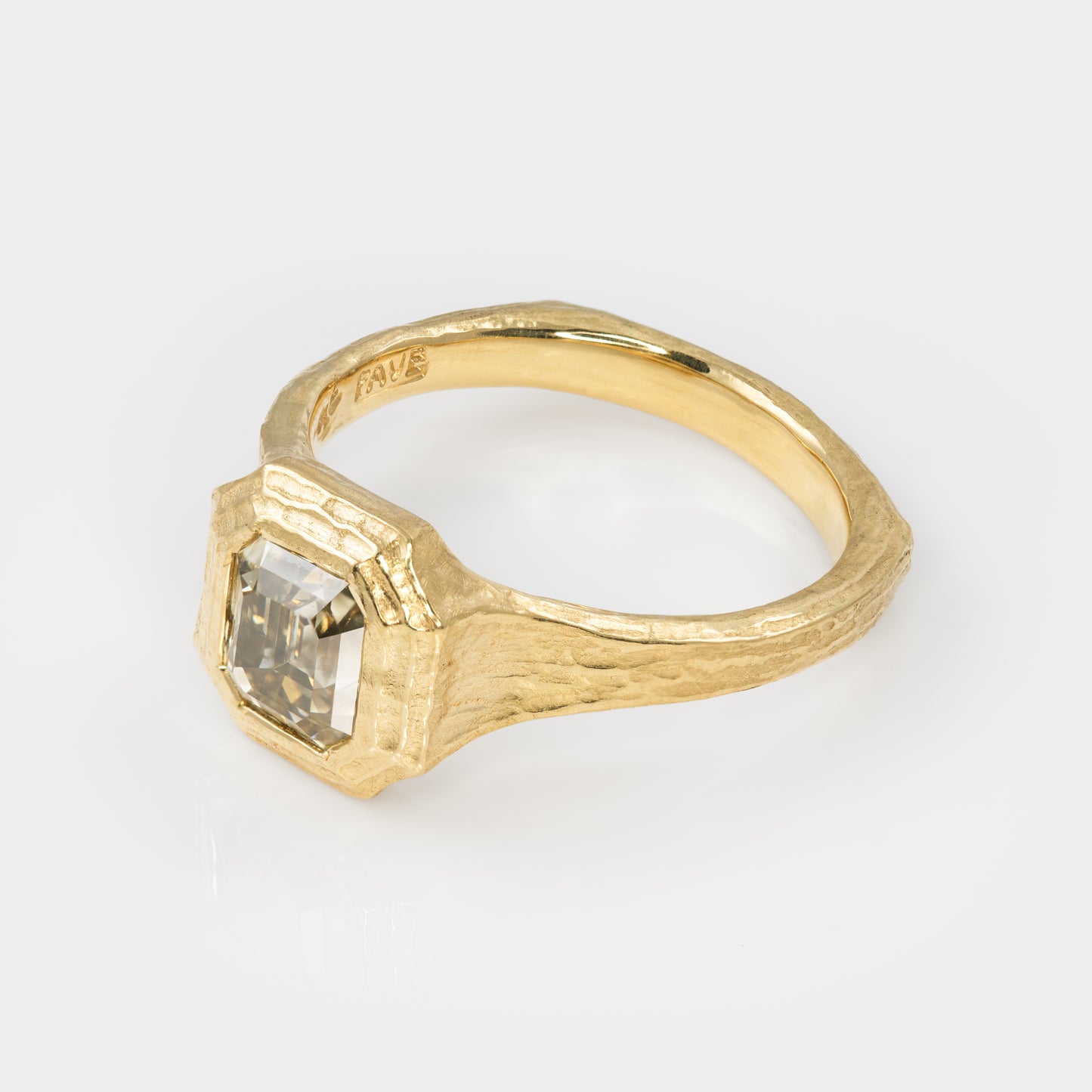 Gold ring with salt and pepper diamond 3/4 view