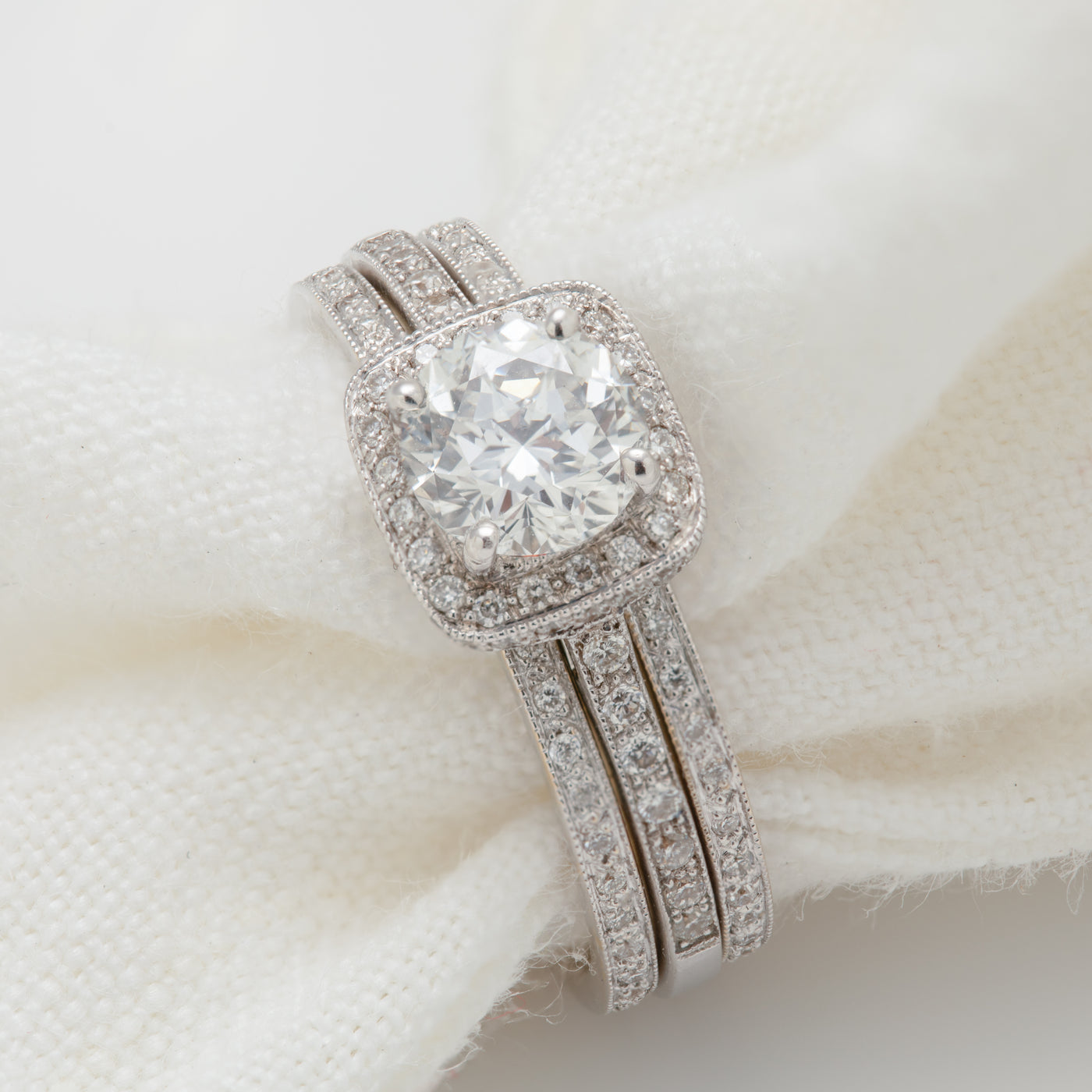 Halo Diamond Ring Set with Bands