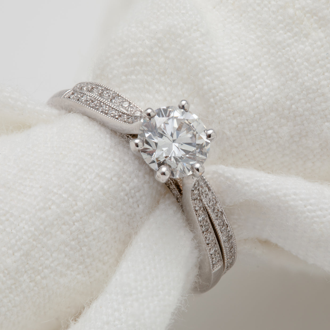 18k White Gold Diamond Ring