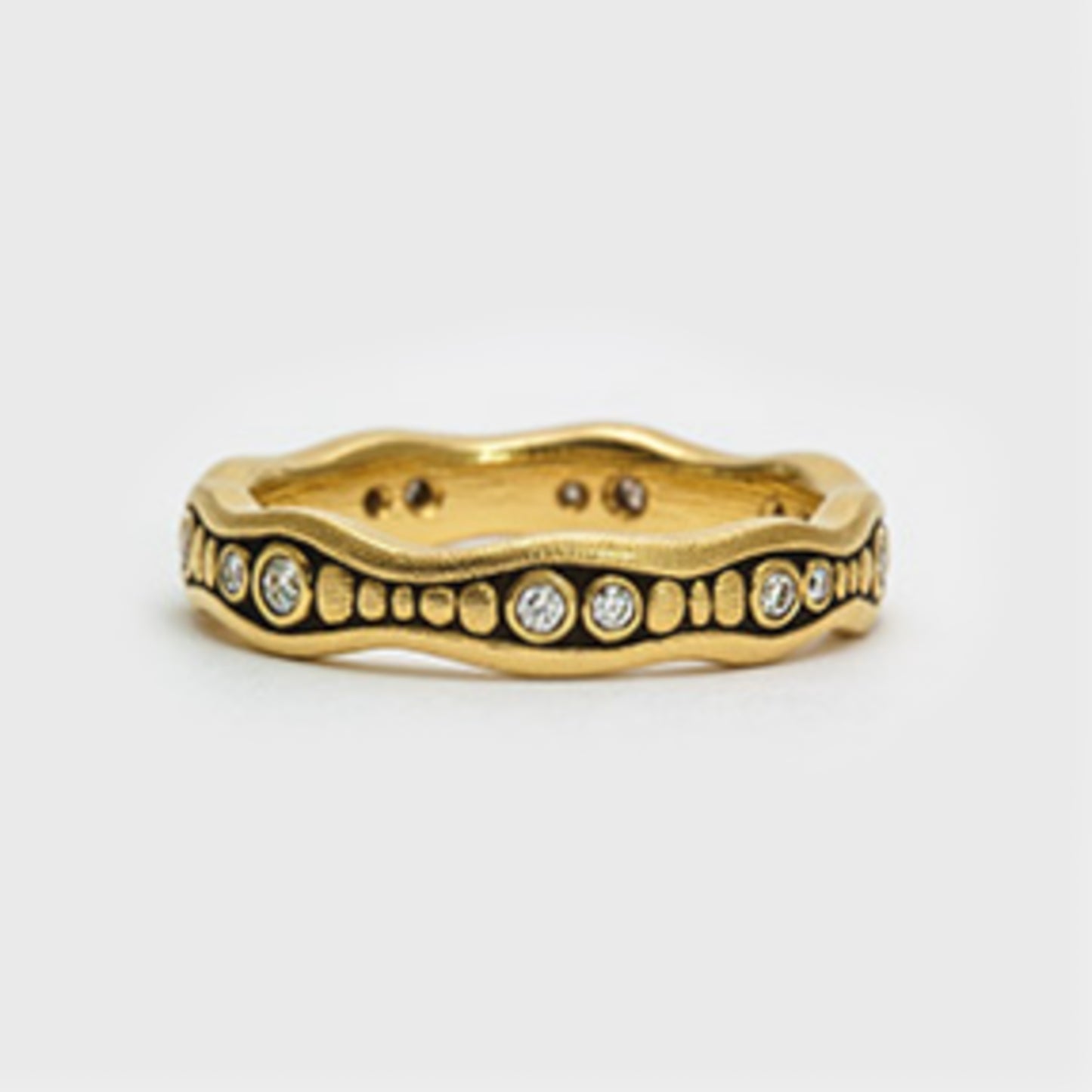 18K Sparkling Stream Diamond Band