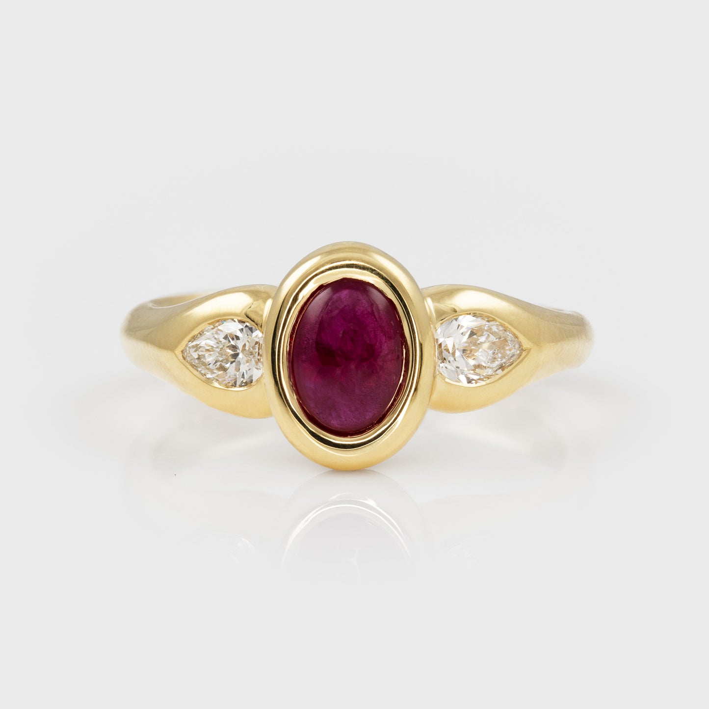 Gold ring with ruby and diamonds