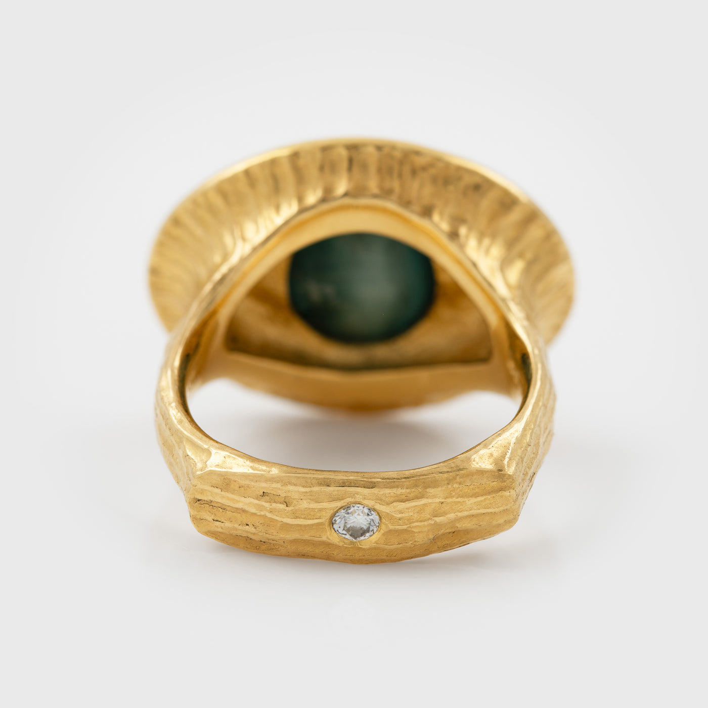 Back view of yellow gold ring featuring accent round white Diamond