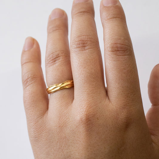 Burl Redwood Bark Band in Yellow Gold
